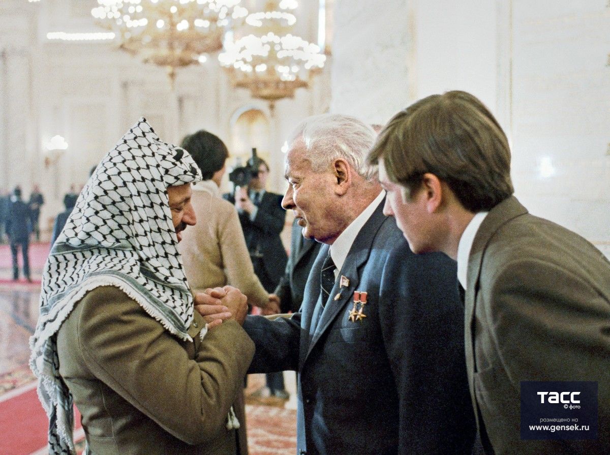 1984 год что произошло. Черненко в 1984 году. Ясир Арафат в СССР. Ясир Арафат и Брежнев.